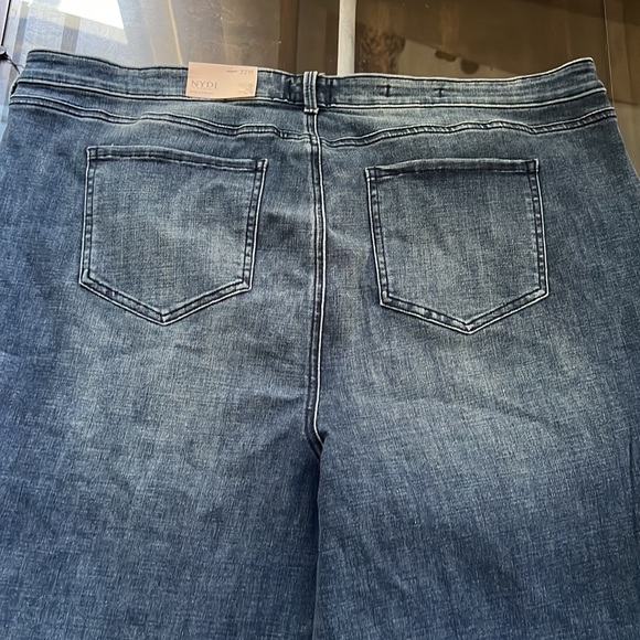 NYDJ Margot Girlfriend Jeans In Plus Size
With Roll Cuffs. - Picture 5 of 11